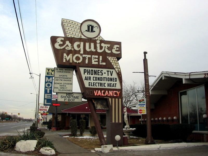 Esquire Motel